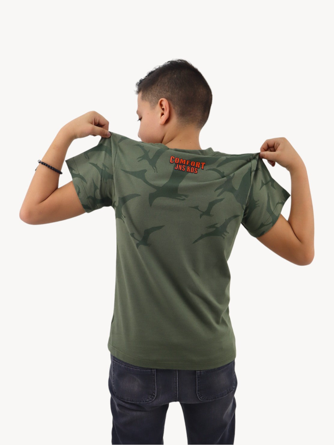 Playera verde militar con estampado