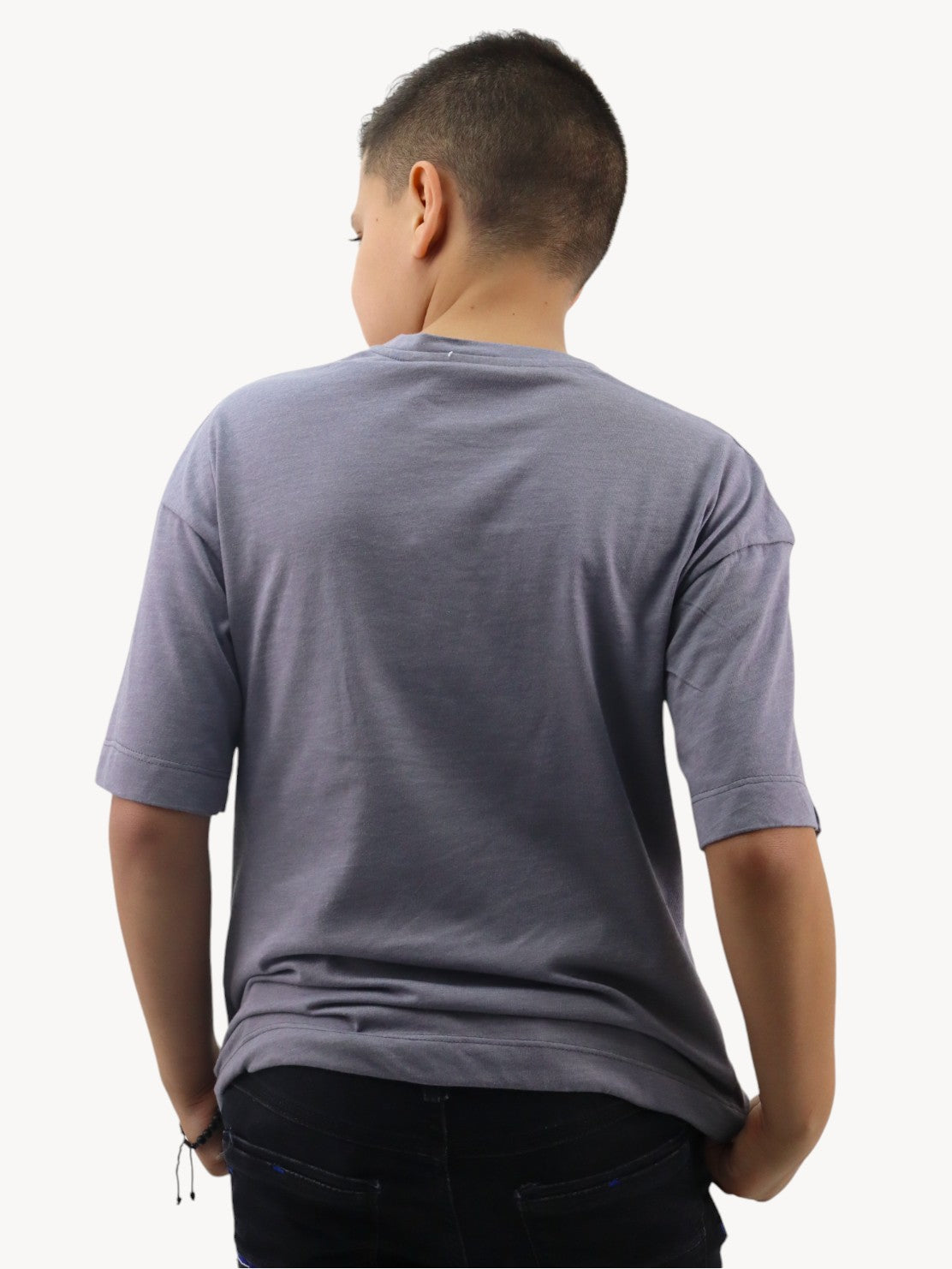Playera manga corta de color gris