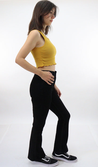 Jeans acampanado tiro alto de color negro
