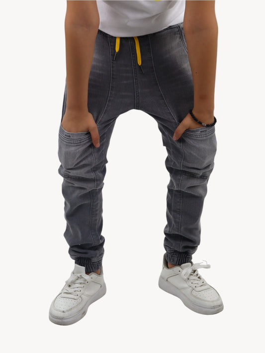 Jogger denim de color gris