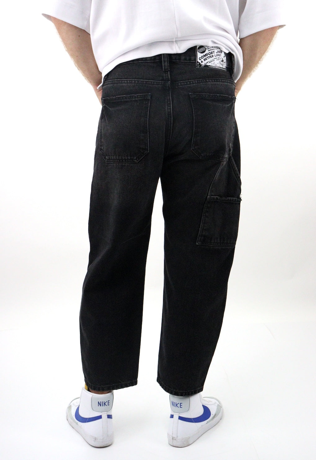 Jeans estilo loose negro deslavado