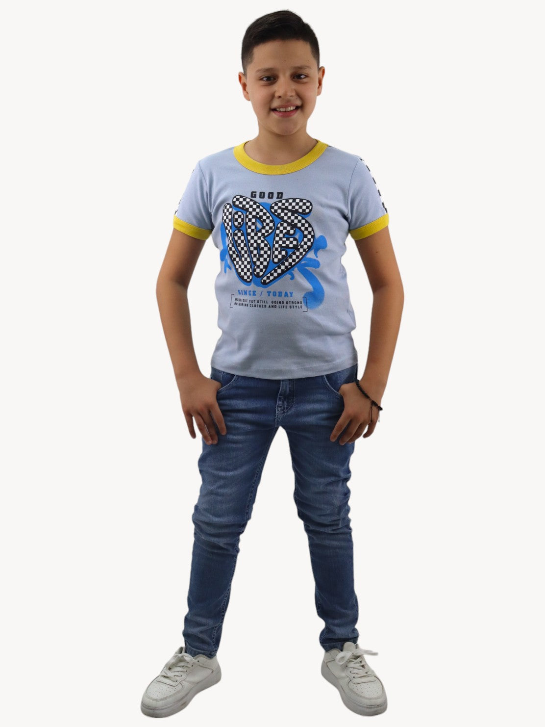 Jeans skinny de color azul con destrucción
