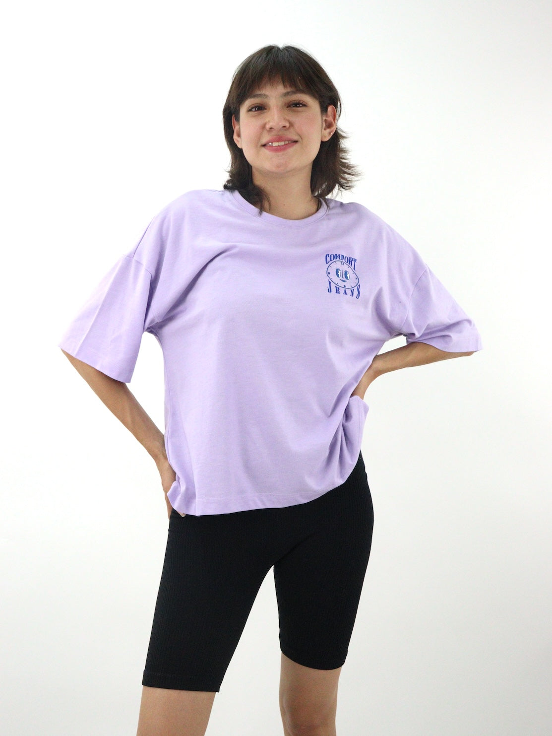 Playera oversize de color lila con estampado midnight