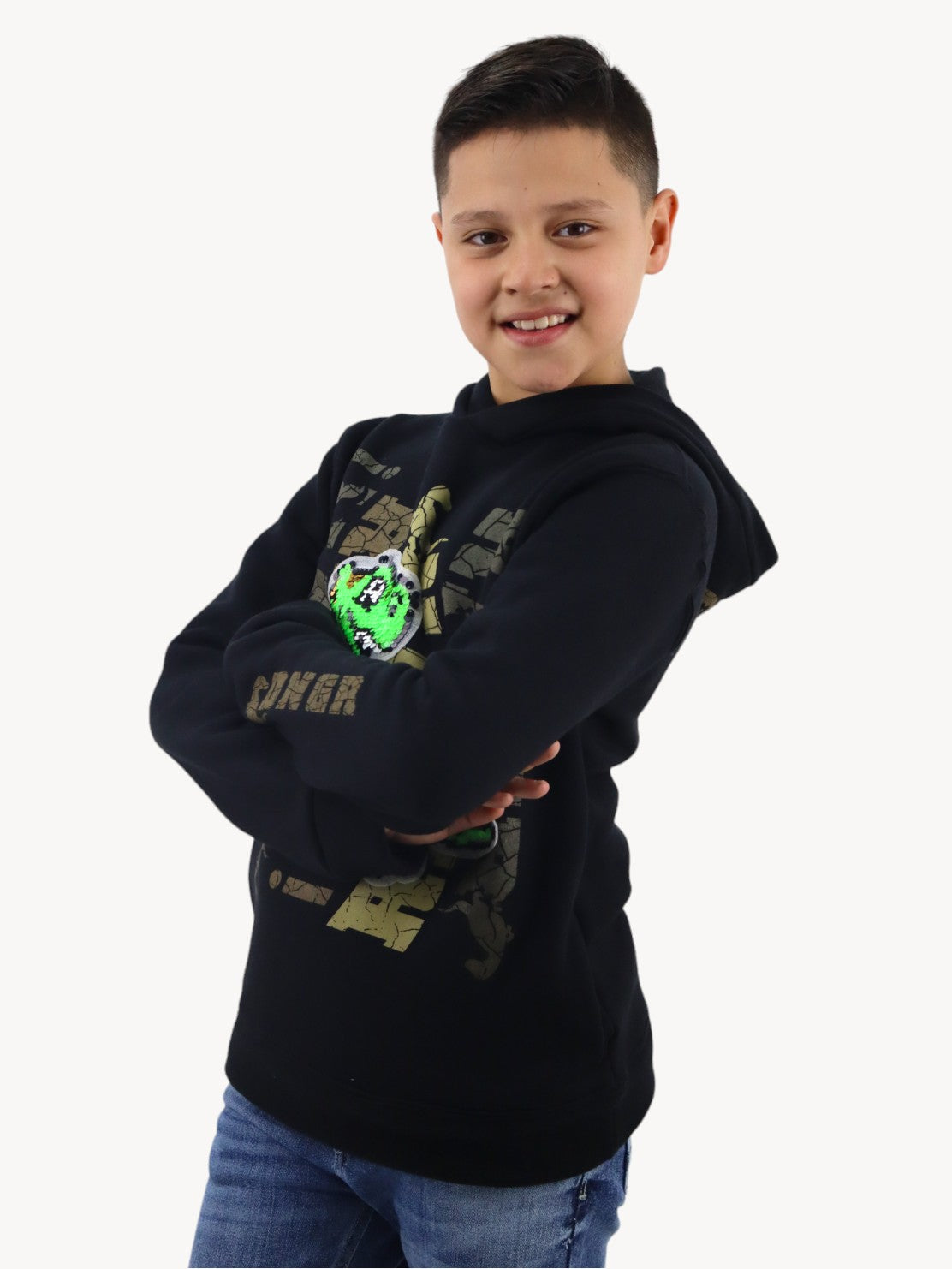 Sudadera cerrada de color negro con figura de dinosaurio