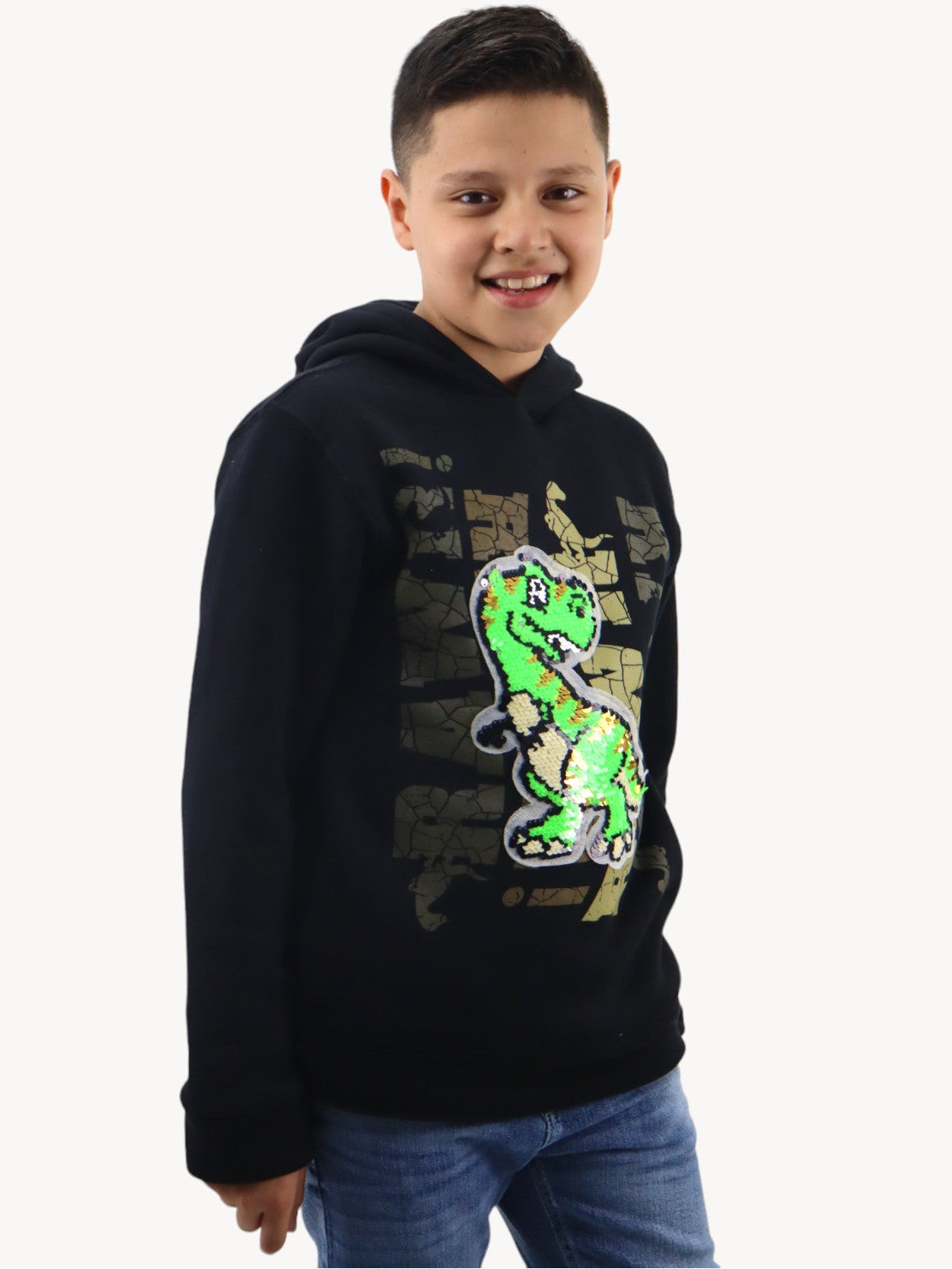 Sudadera cerrada de color negro con figura de dinosaurio