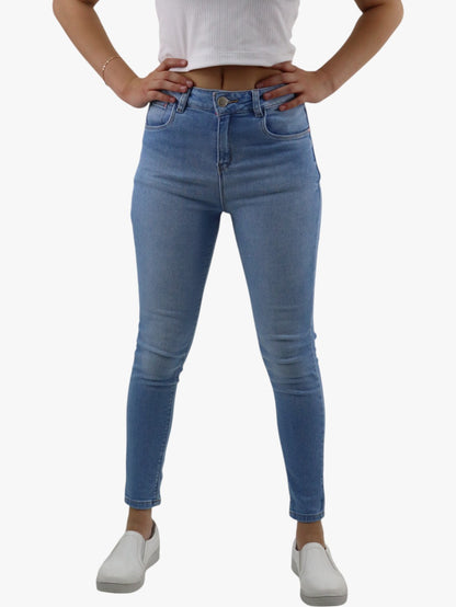 Jeans skinny tiro alto azul claro