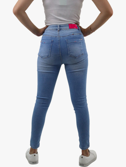 Jeans skinny tiro alto azul claro
