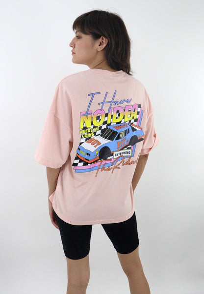 Playera oversize de color rosa con estampado