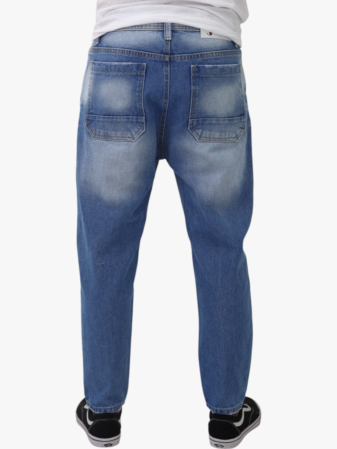 Jeans estilo loose con destrucción