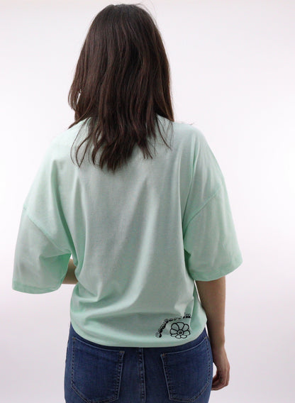 Playera oversize de color verde con estampado sunshine