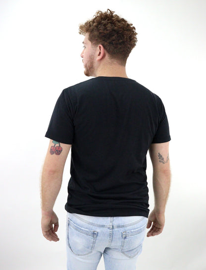 Playera manga corta de color negro