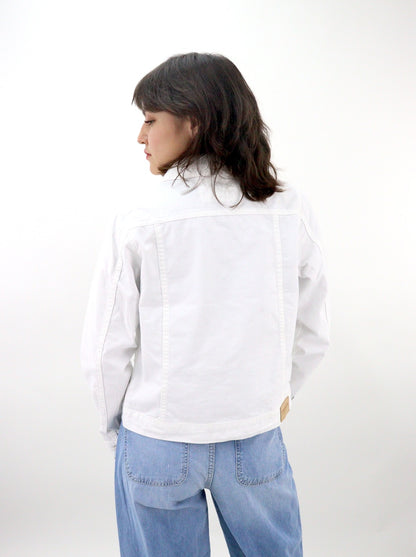 Chamarra denim de color blanco