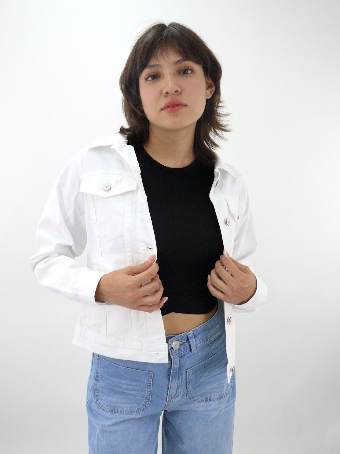 Chamarra denim de color blanco