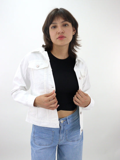 Chamarra denim de color blanco