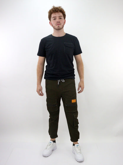 Jogger cargo de color verde militar