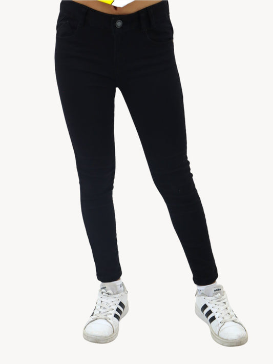 Jeans skinny de color negro