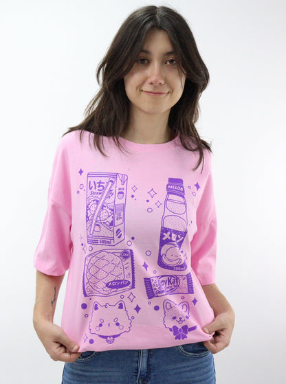 Playera oversize de color rosa con estampado