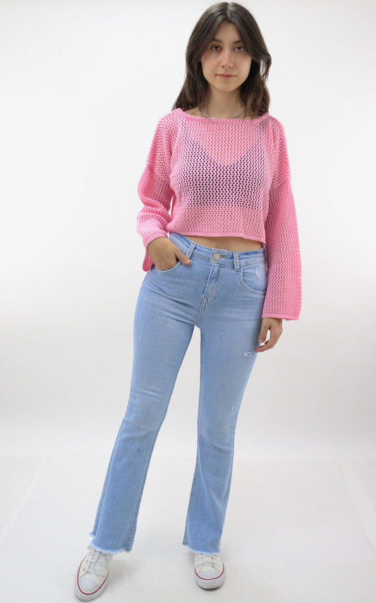 Jeans acampanado tiro alto de color azul claro con destrucción