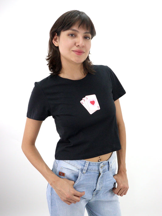 Playera manga corta de color negro con estampado