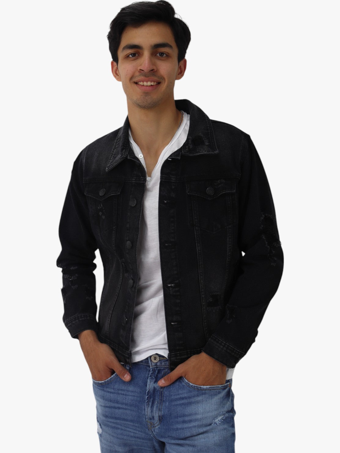 Chamarra denim negro deslavado con destrucción