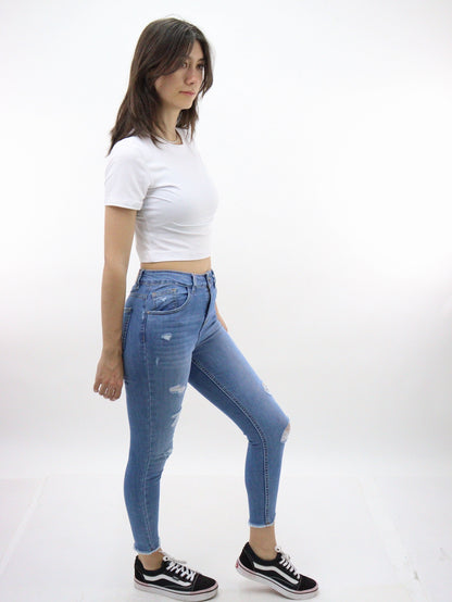 Jeans tobillero azul medio con destrucción
