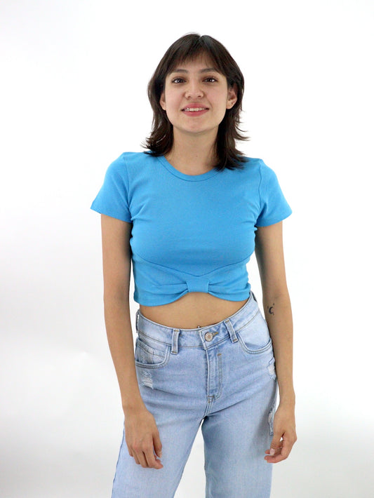 Playera manga corta color azul con diseño de moño
