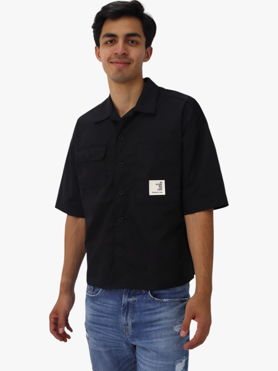 Camisa oversize con bolsillos de color negro