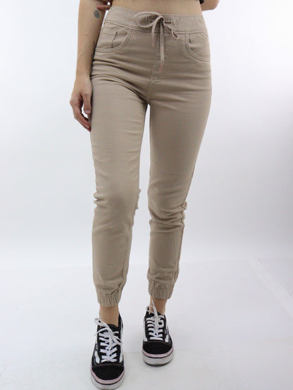 Jogger con resorte elástico de color camel