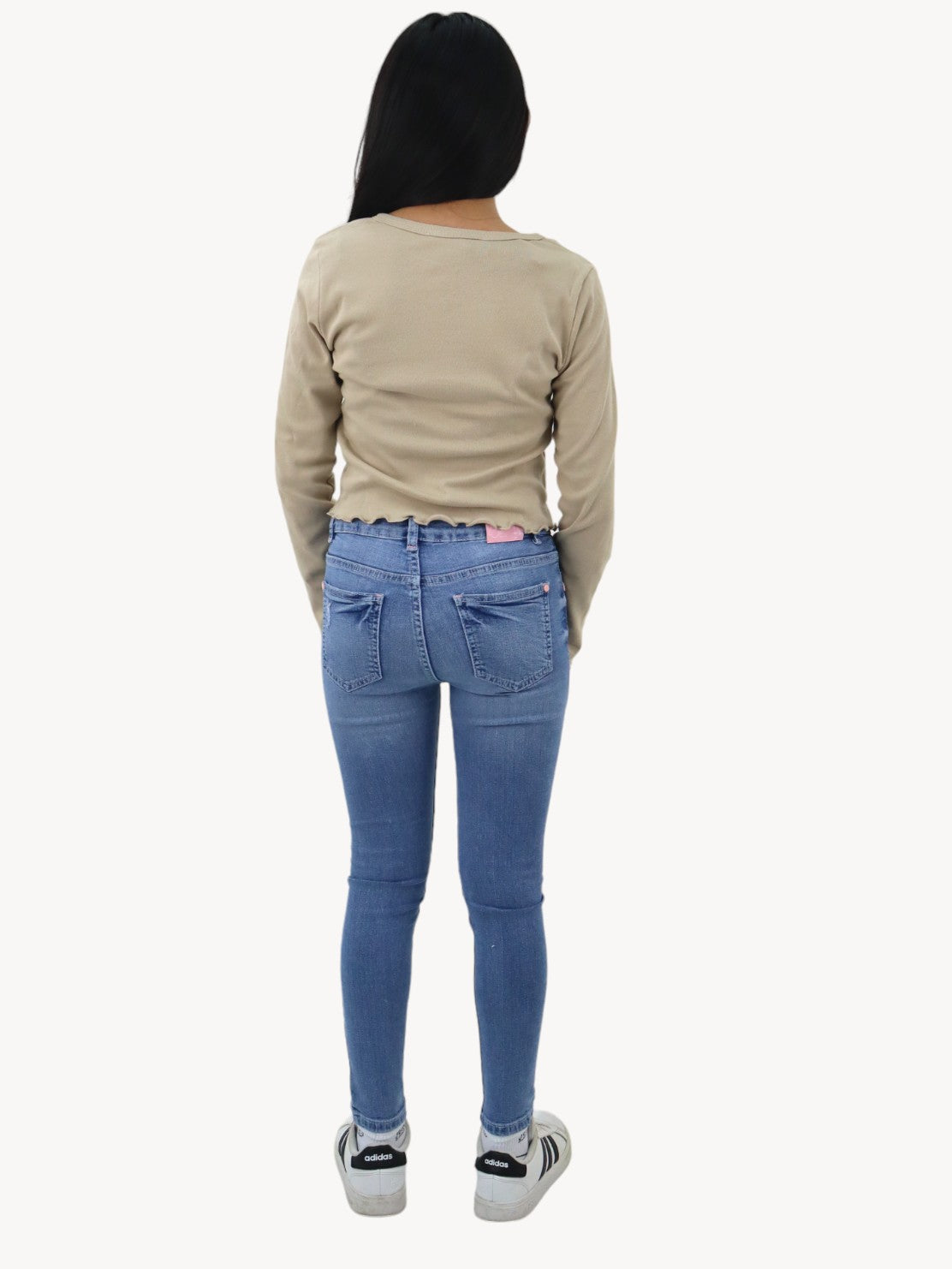 Jeans skinny con colgante decorativo