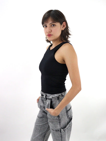 Blusa tank sin costuras de color negro