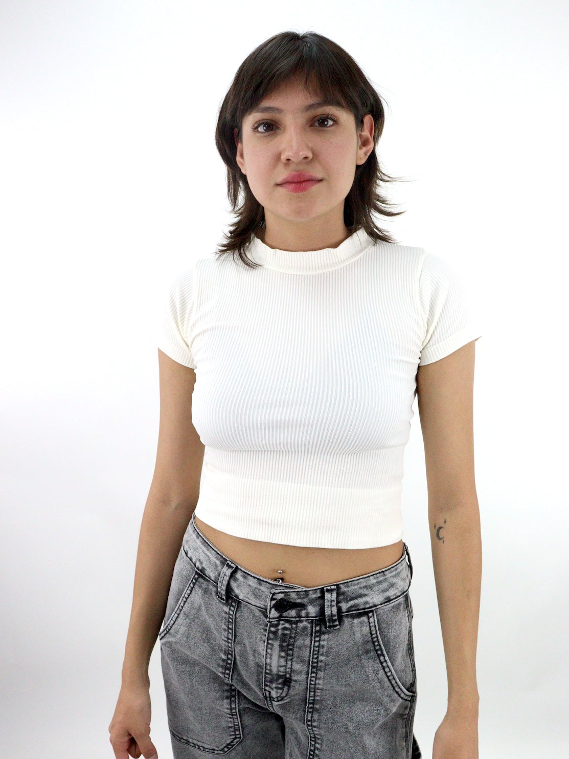 Playera crop manga corta de licra color hueso