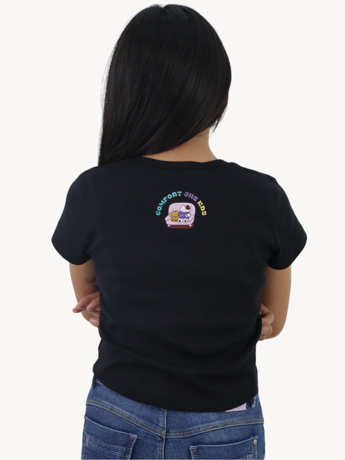 Playera manga corta de color negro con estampado