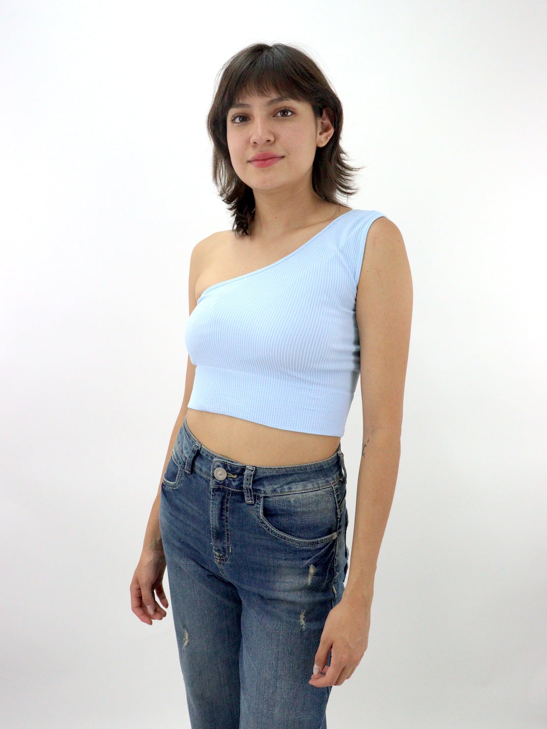 Blusa hombro descubierto de color azul