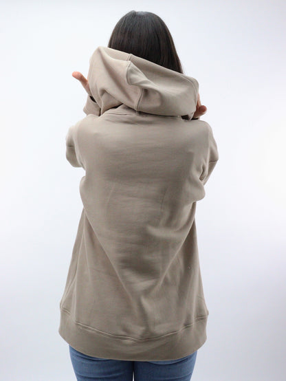Sudadera oversize con capucha de color camel