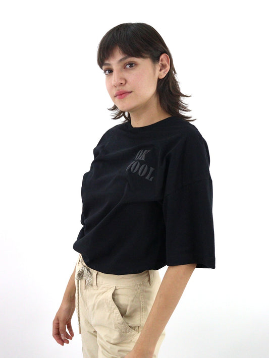 Playera oversize de color negro