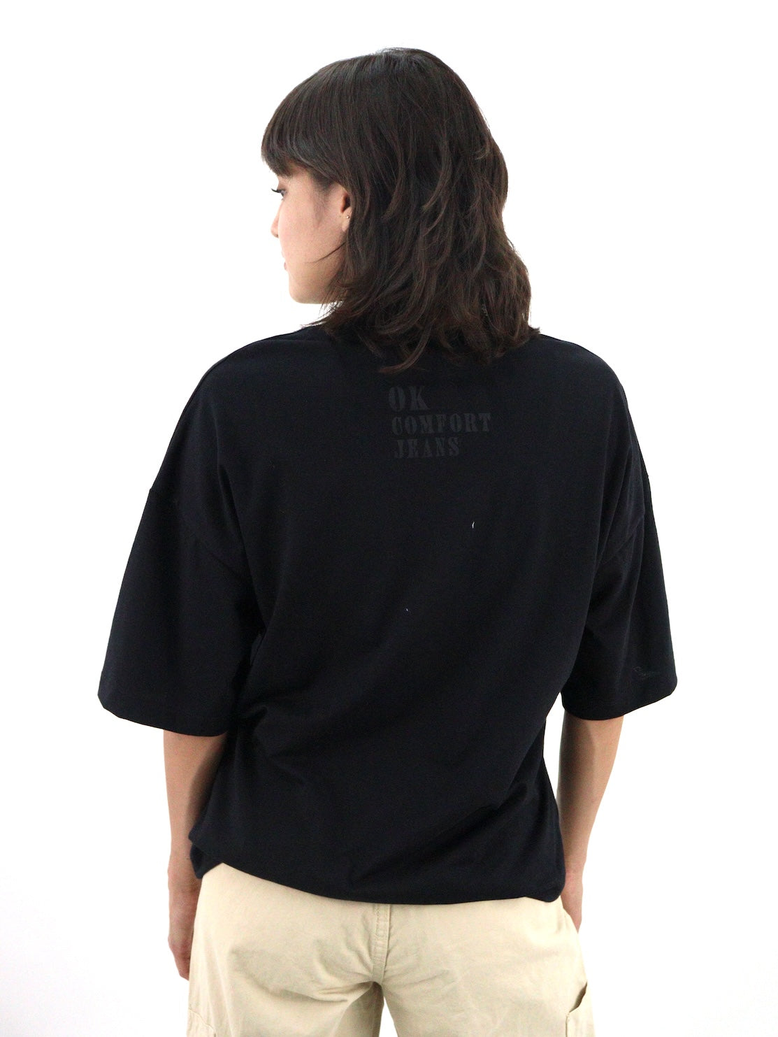 Playera oversize de color negro