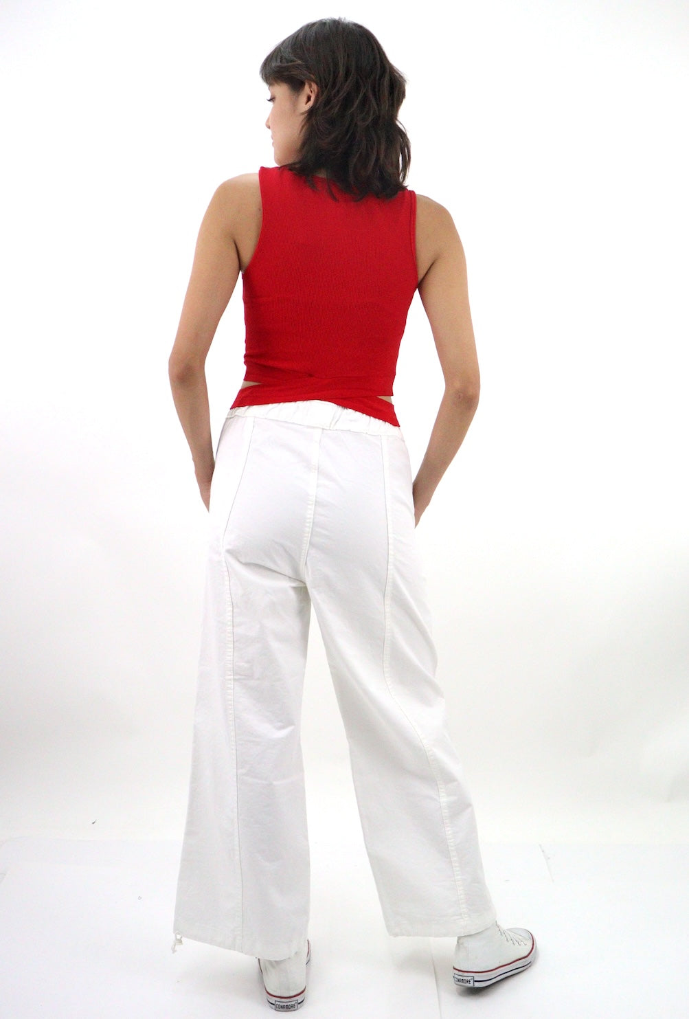 Pantalón parachute de color blanco