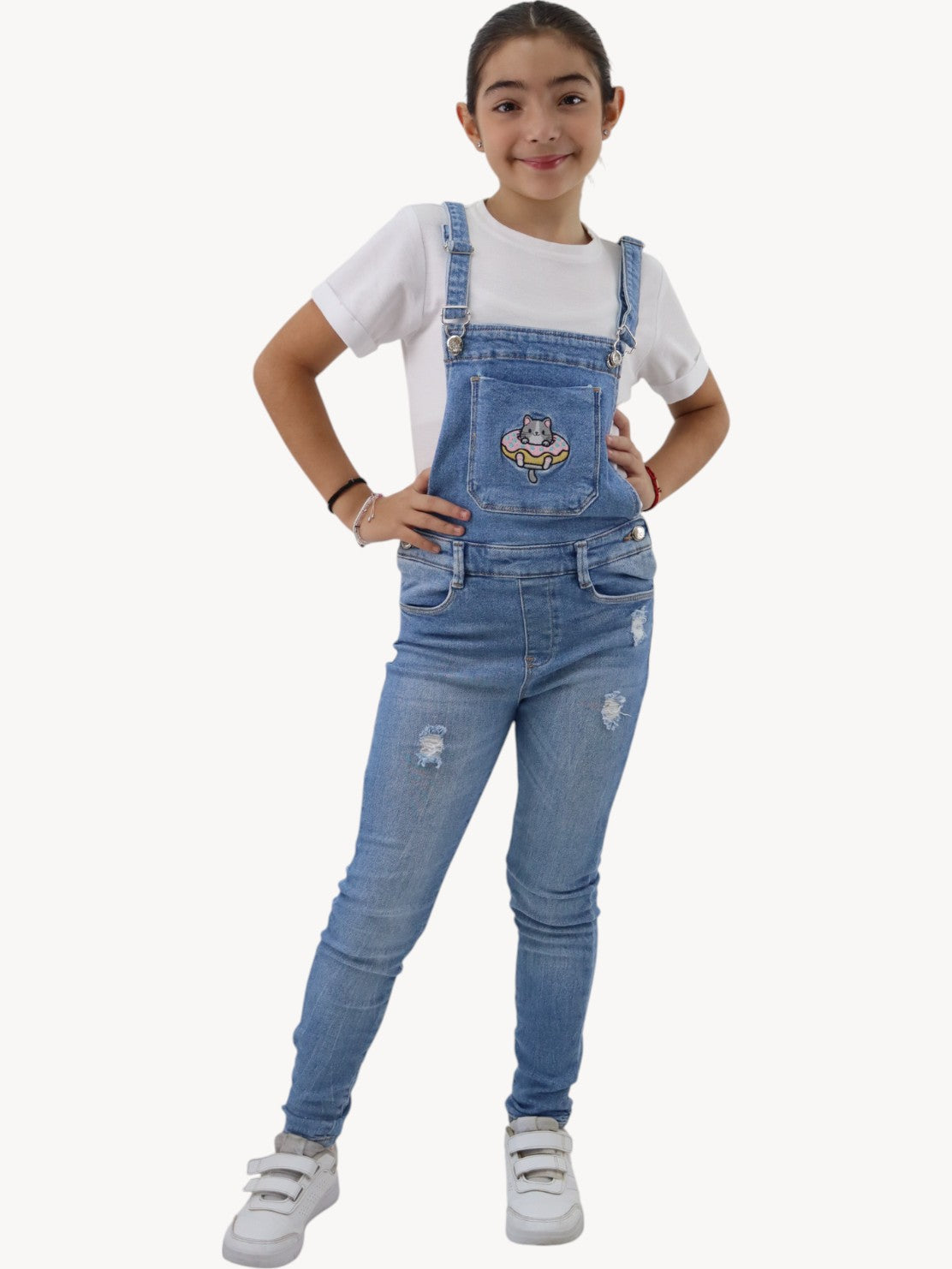 Overol denim con bordado de gato