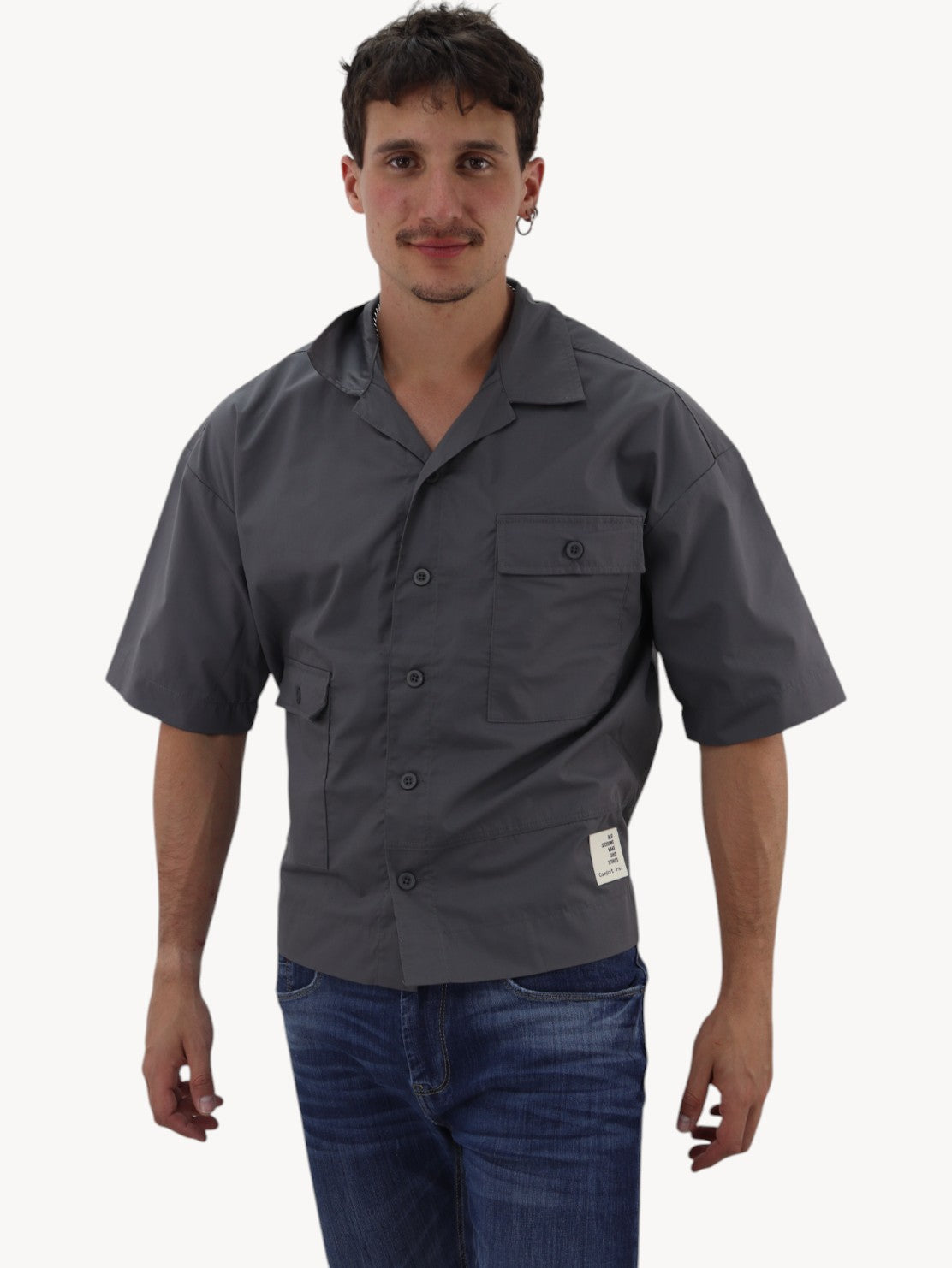 Camisa oversize con bolsillos gris oxford