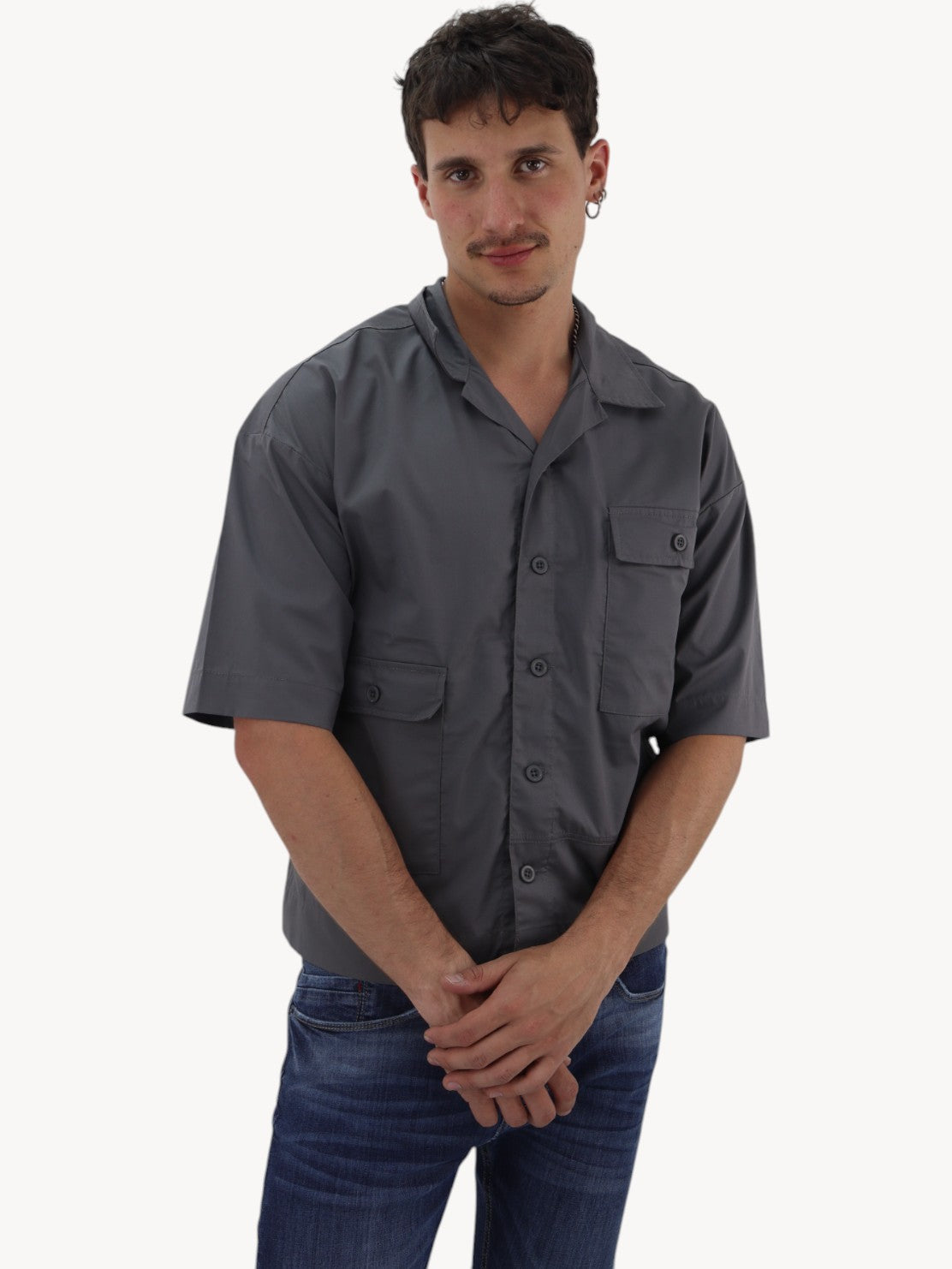 Camisa oversize con bolsillos gris oxford