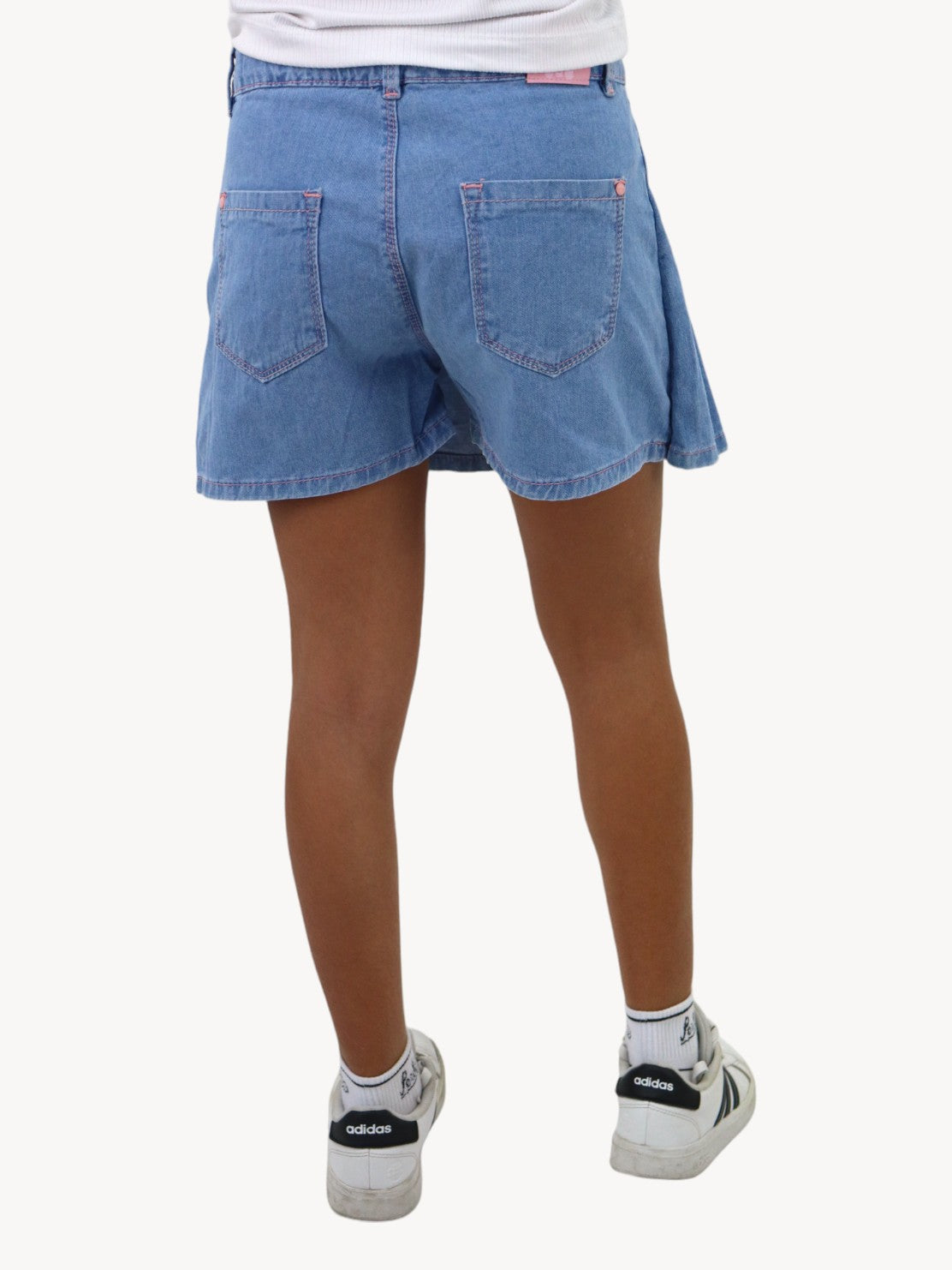 Short falda de color azul claro