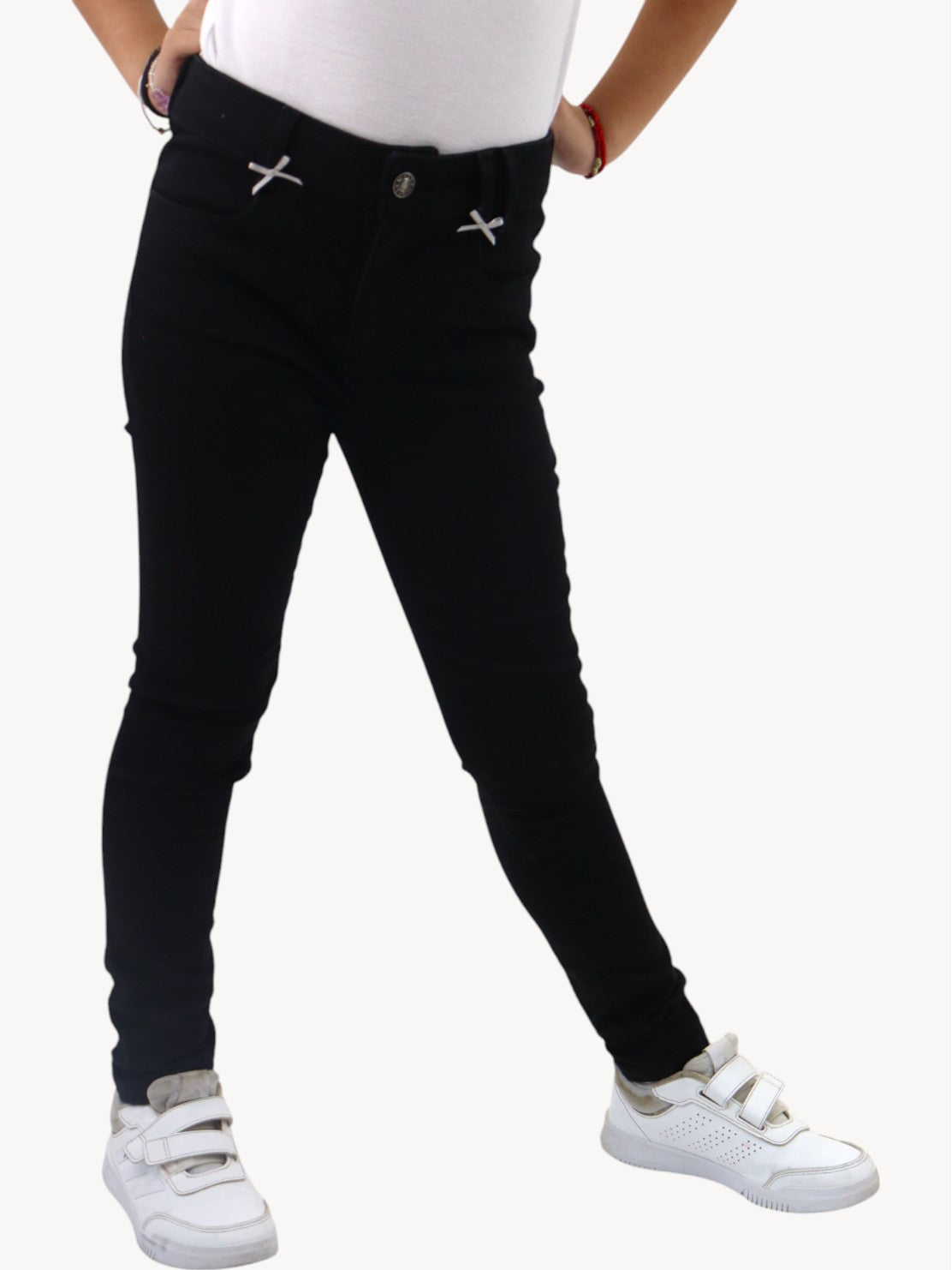 Jeans skinny negro con diseño en bolsas de oso
