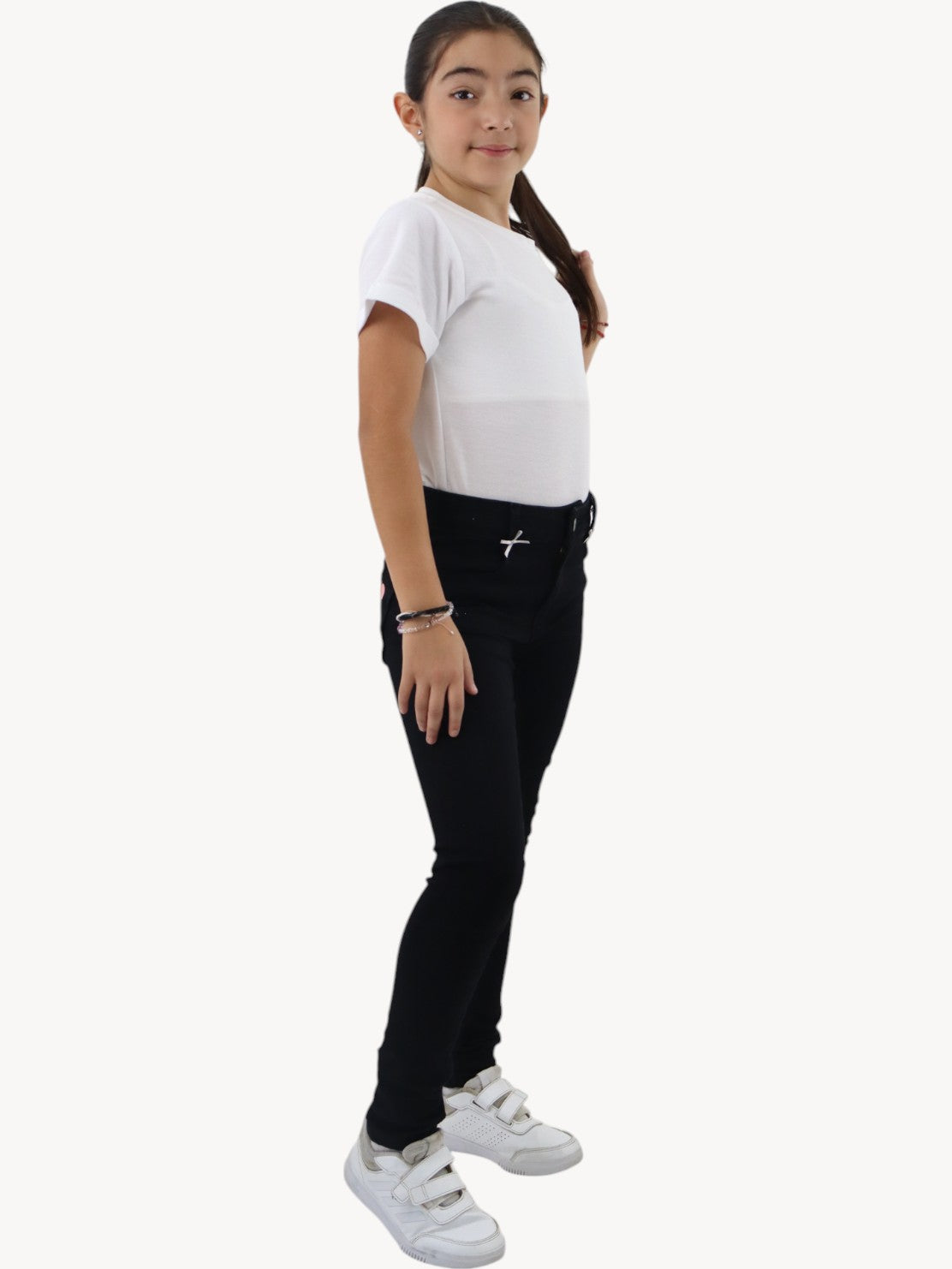 Jeans skinny negro con diseño en bolsas de oso