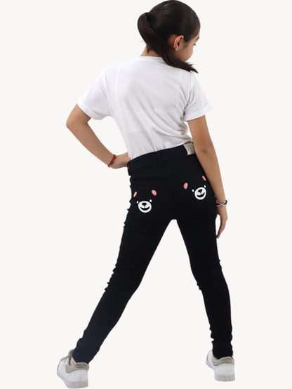 Jeans skinny negro con diseño en bolsas de oso