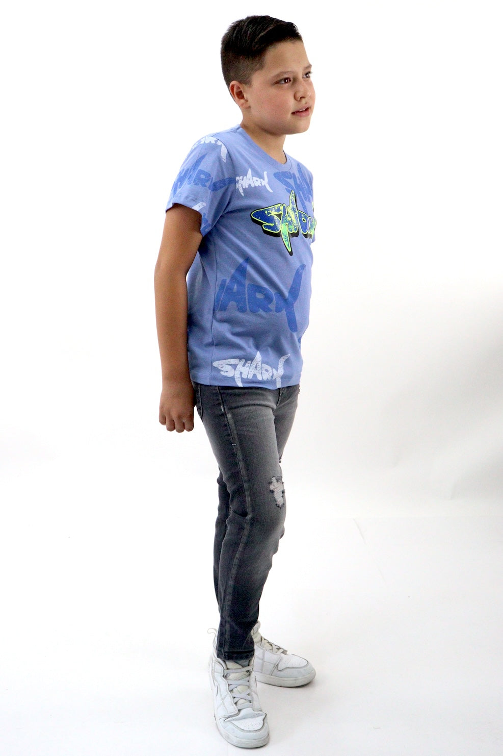 Jeans skinny de color gris oscuro con destrucción