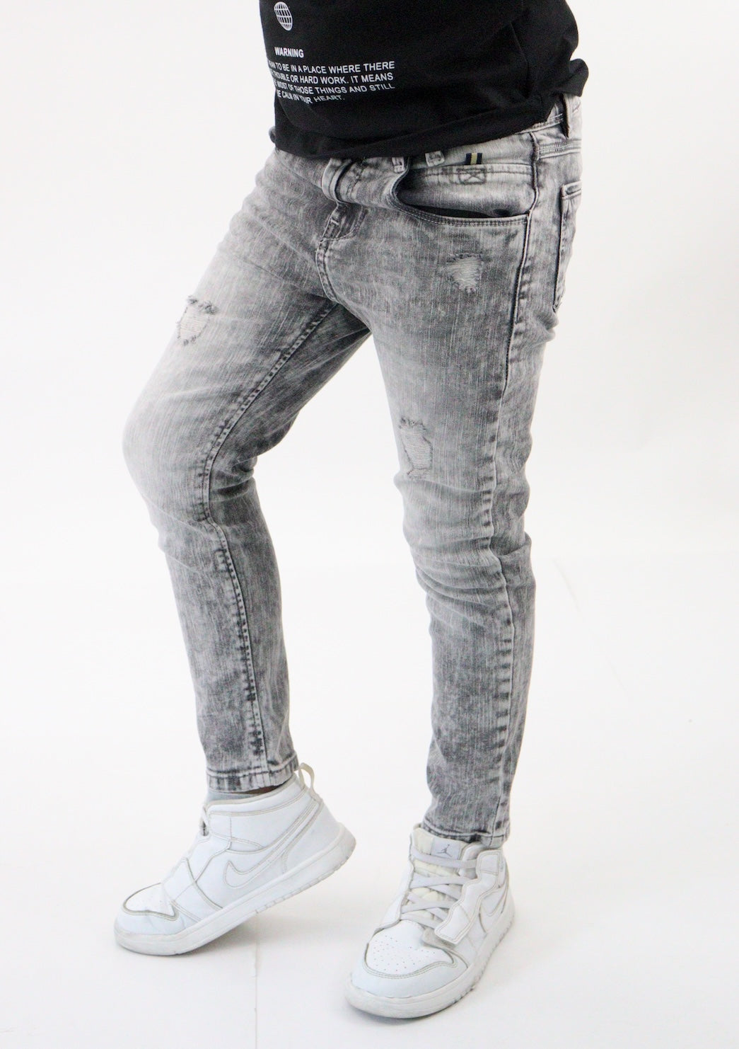 Jeans skinny de color gris con snow wash