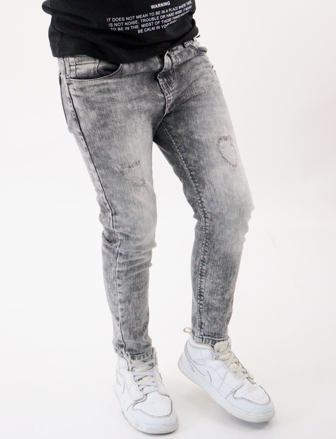 Jeans skinny de color gris con snow wash