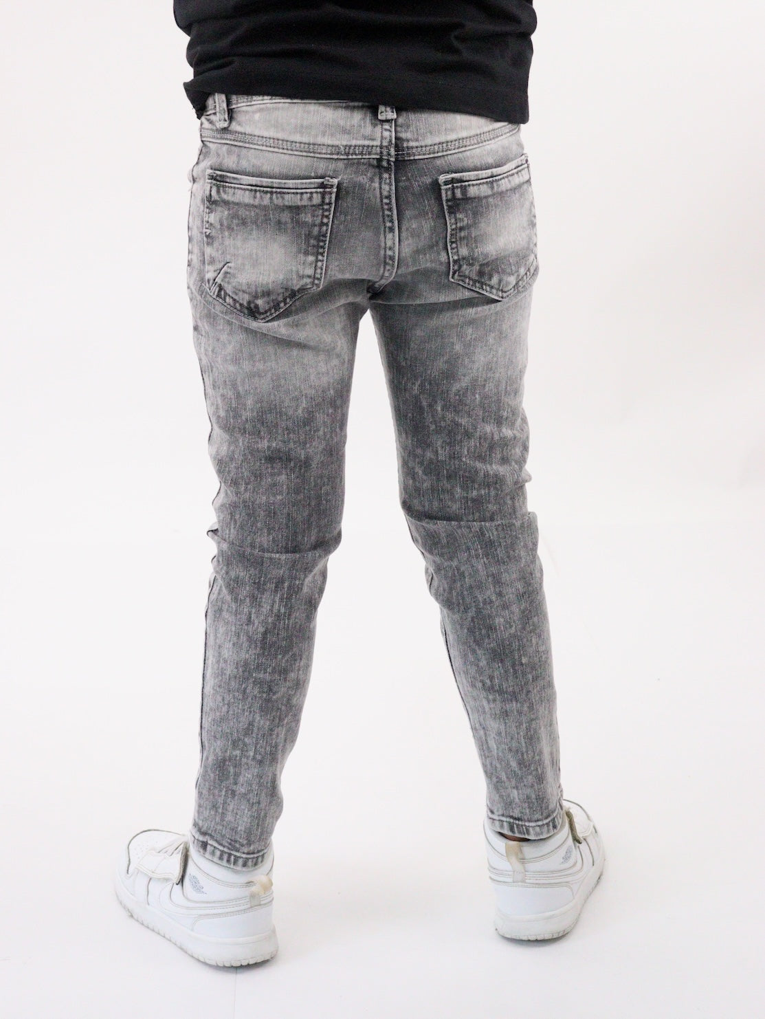 Jeans skinny de color gris con snow wash