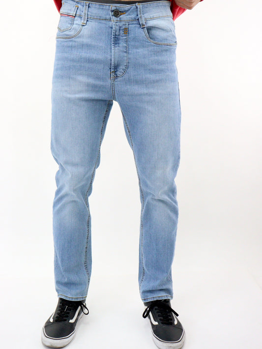 Jeans slim de color azul medio
