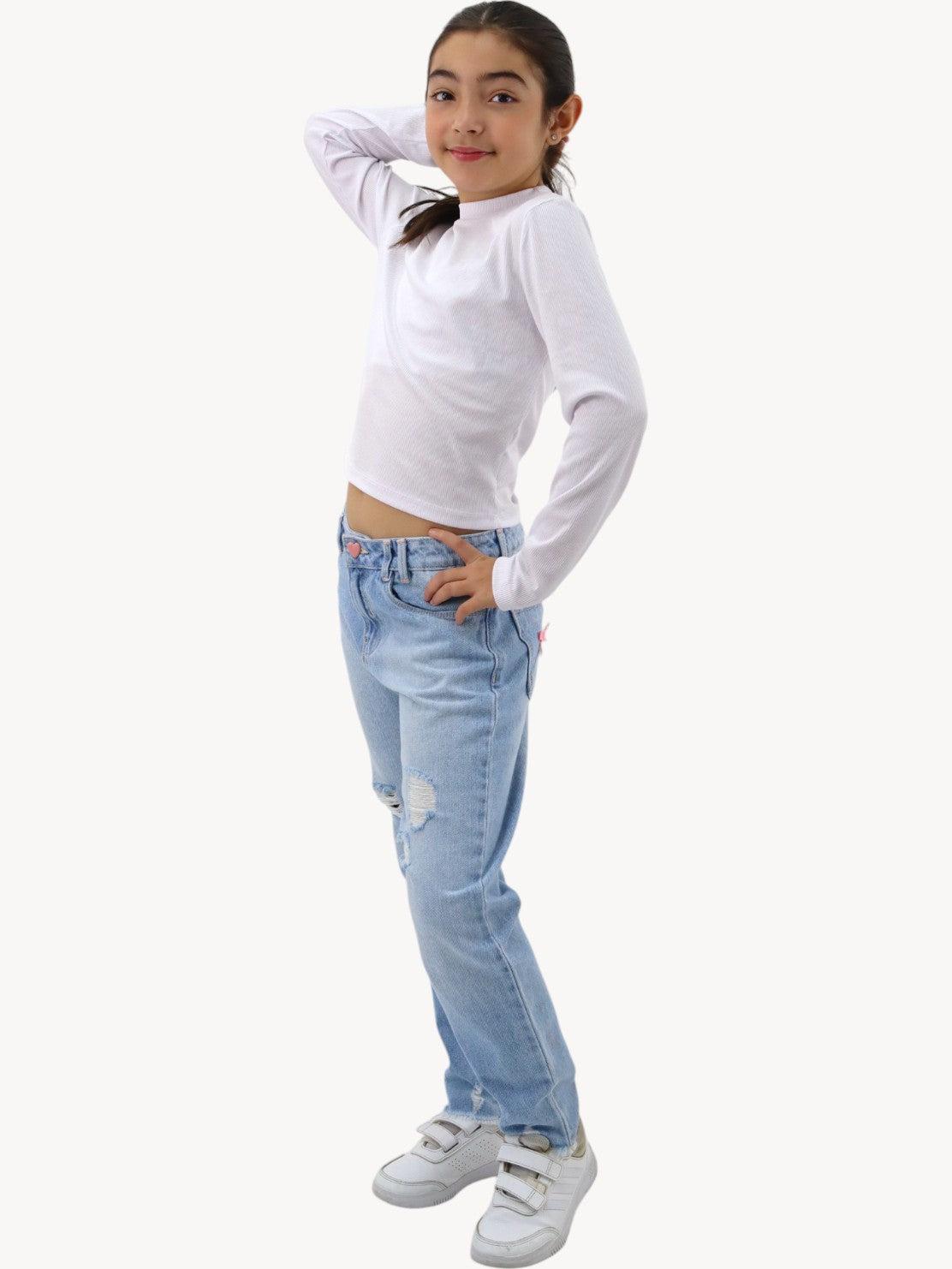 Jeans mom clasic de color azul claro con destrucción
